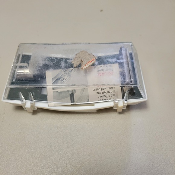 Vintage Schick Double Edge Safety Razor With Box and Directions Insert - Picture 4 of 9